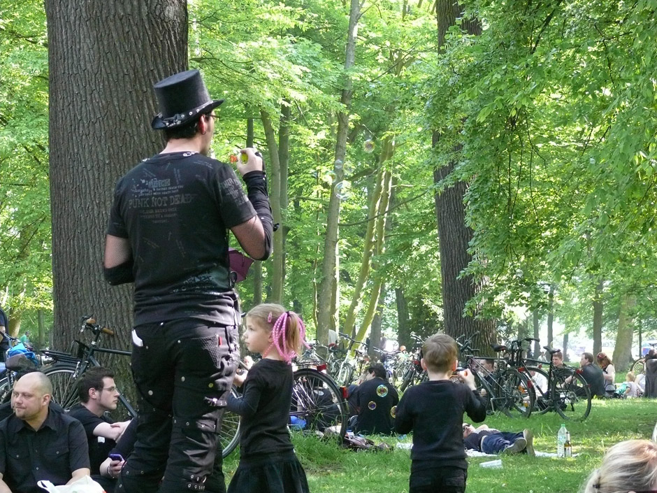 Wave-Gotik-Treffen 2013 - das schwarzbunte Publikum