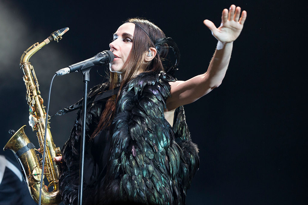 PJ Harvey bei ihrem Auftritt auf dem Roskilde Festival 2016