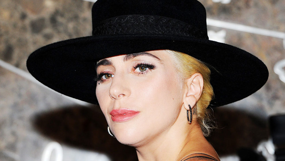 Lady Gaga liegt wegen chronischer Schmerzen im Krankenhaus - Musikexpress