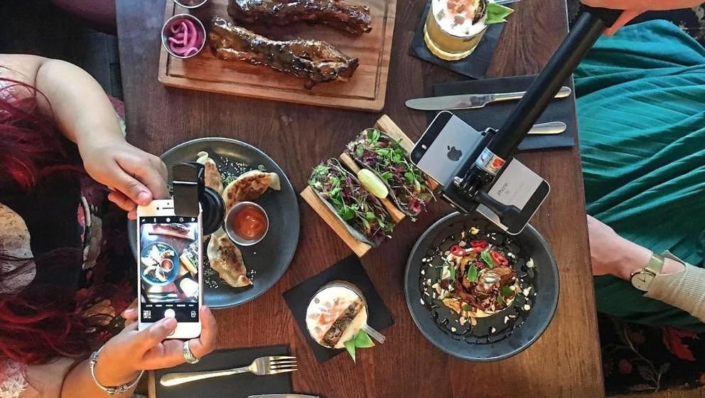 Foodporn Aber Richtig Restaurant Verteilt Gadgets Furs Perfekte Instagram Foto Musikexpress
