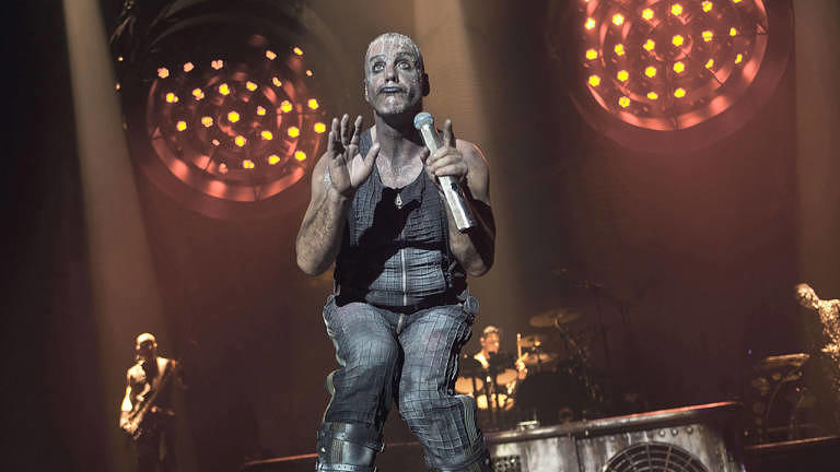 Till Lindemann Feiert Tourauftakt In Leipzig: Setlist Und Videos ...