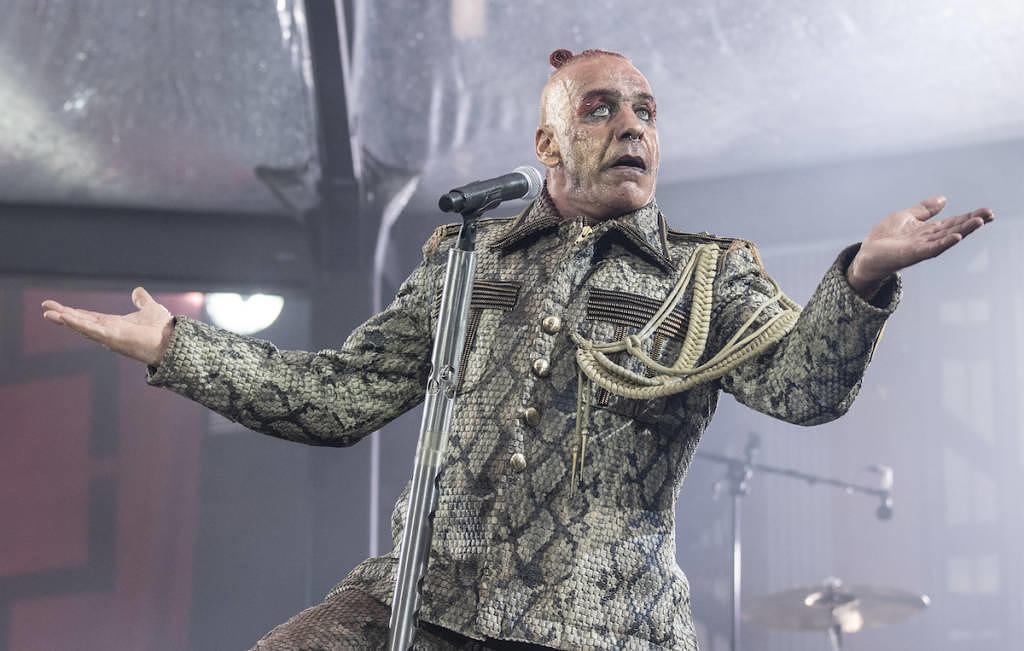 Rammstein: Till Lindemann Mit „Kill Till“-Shirt In Polen Zu Sehen ...