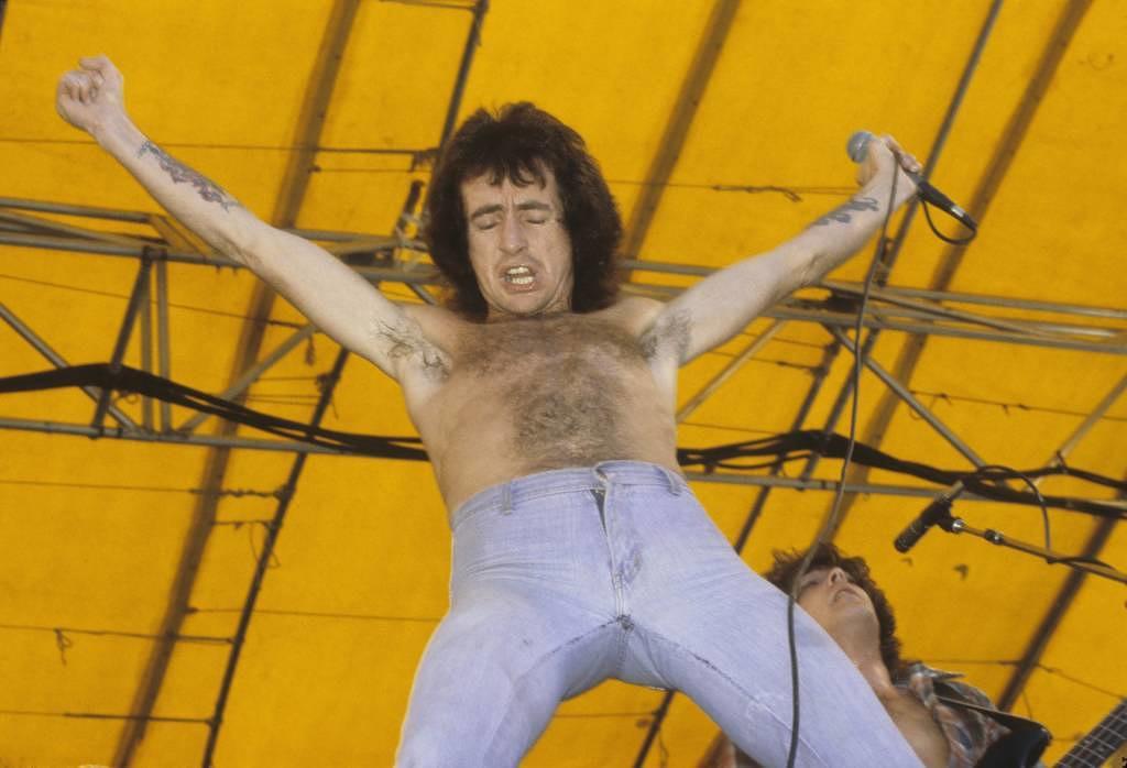 Bon Scotts Tod: Vor 40 Jahren starb der AC/DC-Sänger – die Hintergründe
