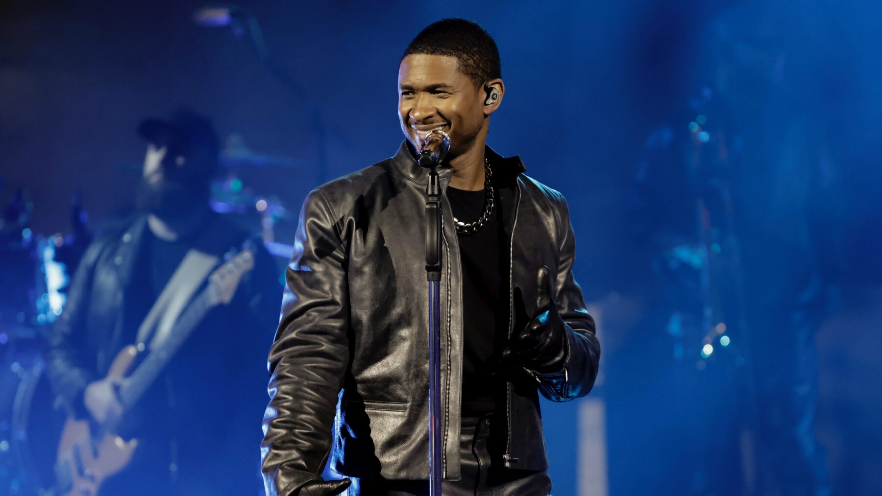 Usher Concerts 2025 - Alie Lucila