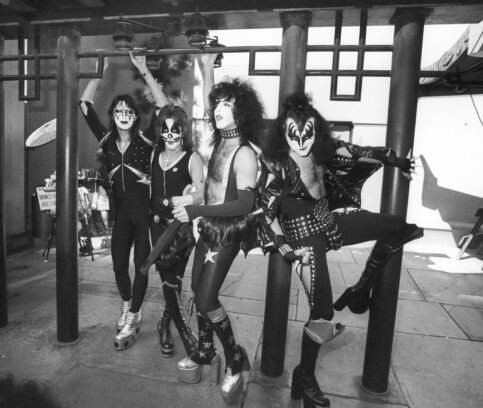 Kiss, 1976