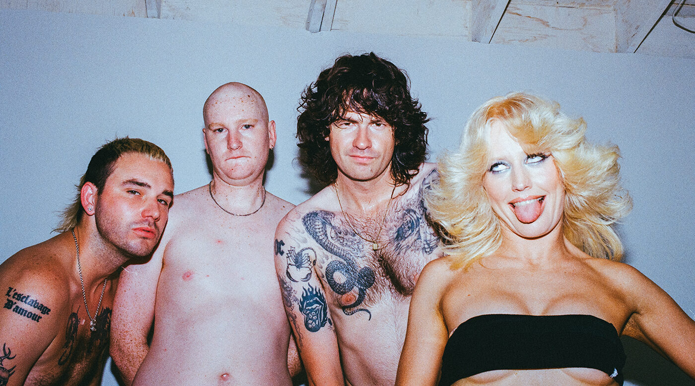 Amyl and The Sniffers beim Videodreh zu "Jerkin"