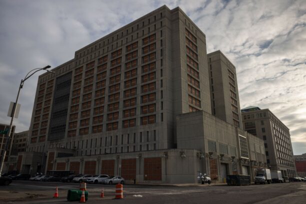 Das Metropolitan Detention Center in Brooklyn, New York.